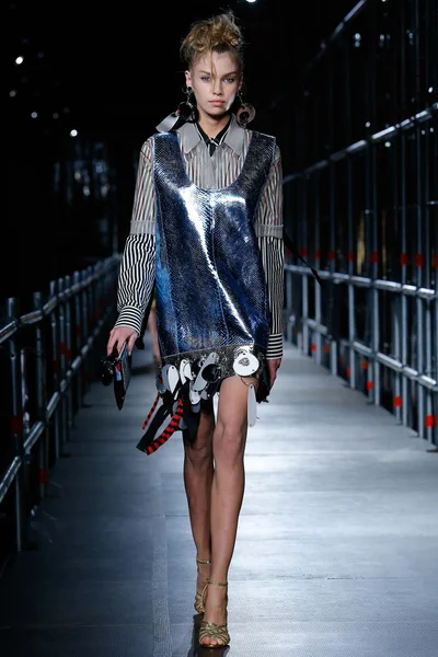 Look 25